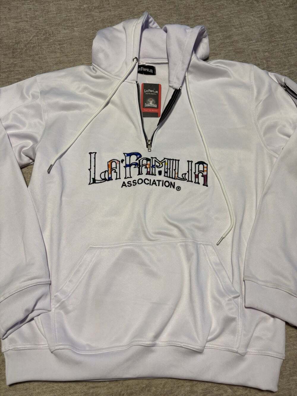 La Familia Apparel Men's 1/4 Zip Graphic Hoodie White XXL NWT Streetwear